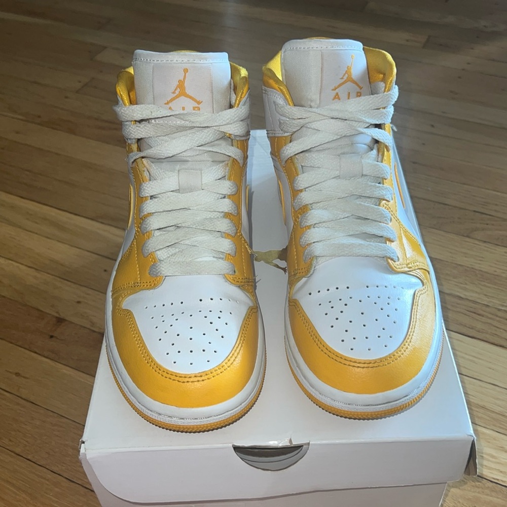 Jordan 1 Mid